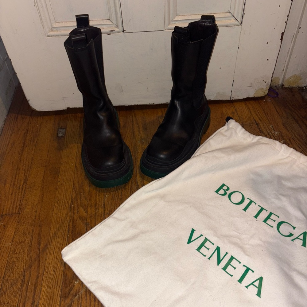 Bottega Veneta Black and Green Leather Boots